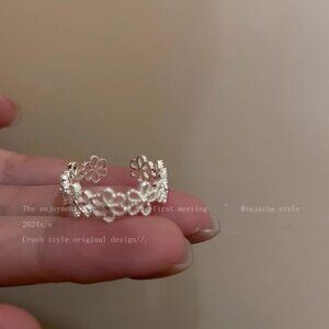 Women’s Minimalist Silver Tone Openwork Floral Adjustable Ring Elegant Dainty